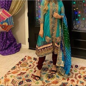 Pakistani/ Indian Outfit!